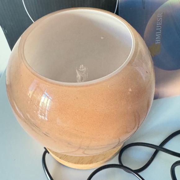 Round Tan Electric Wax Warmer - Picture 2 of 4